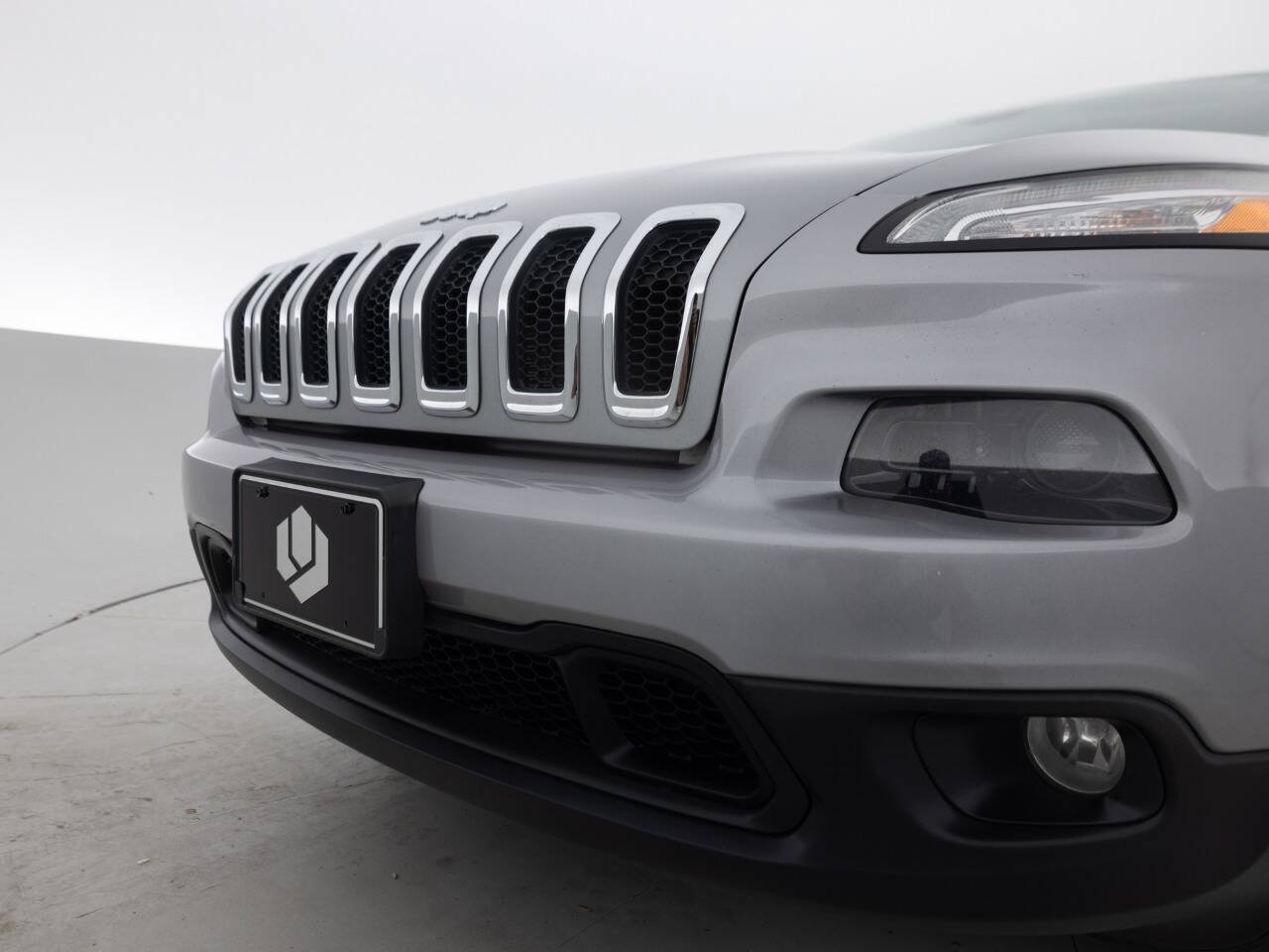 Used 2015 Jeep Cherokee Latitude w/ Comfort/Convenience Group AWD/4WD image 15