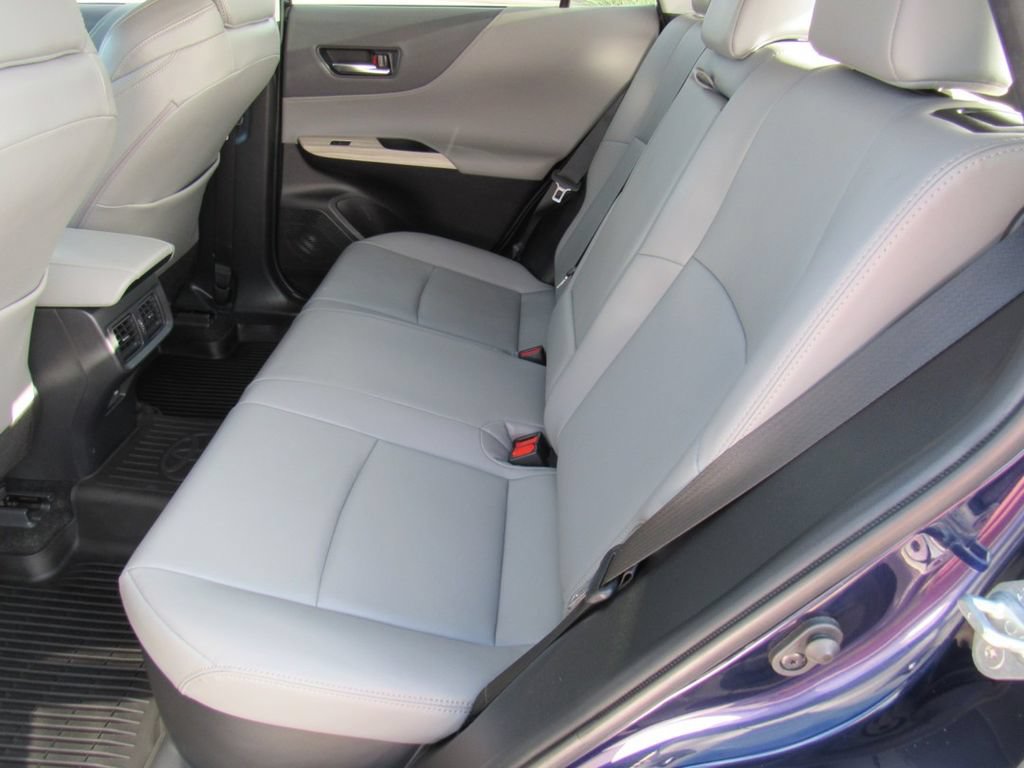 Used 2024 Toyota Venza XLE AWD/4WD image 17