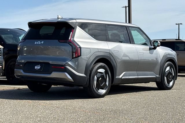 Certified 2024 Kia EV9 Light Long Range RWD image 5