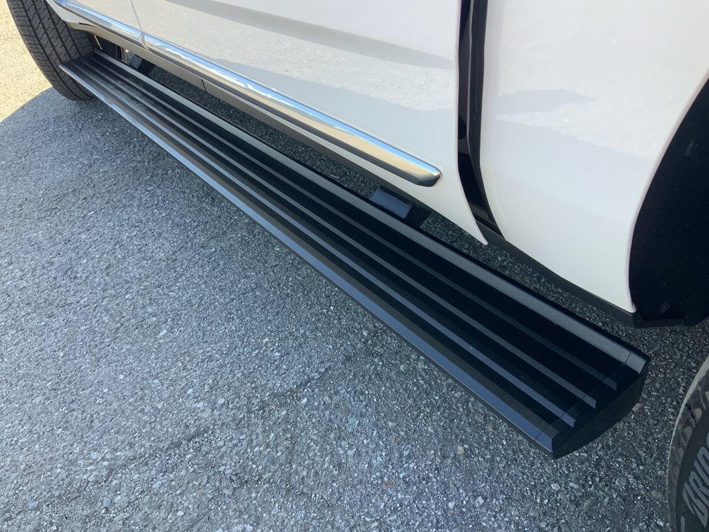 Used 2021 GMC Yukon XL Denali w/ Denali Premium Package image 13