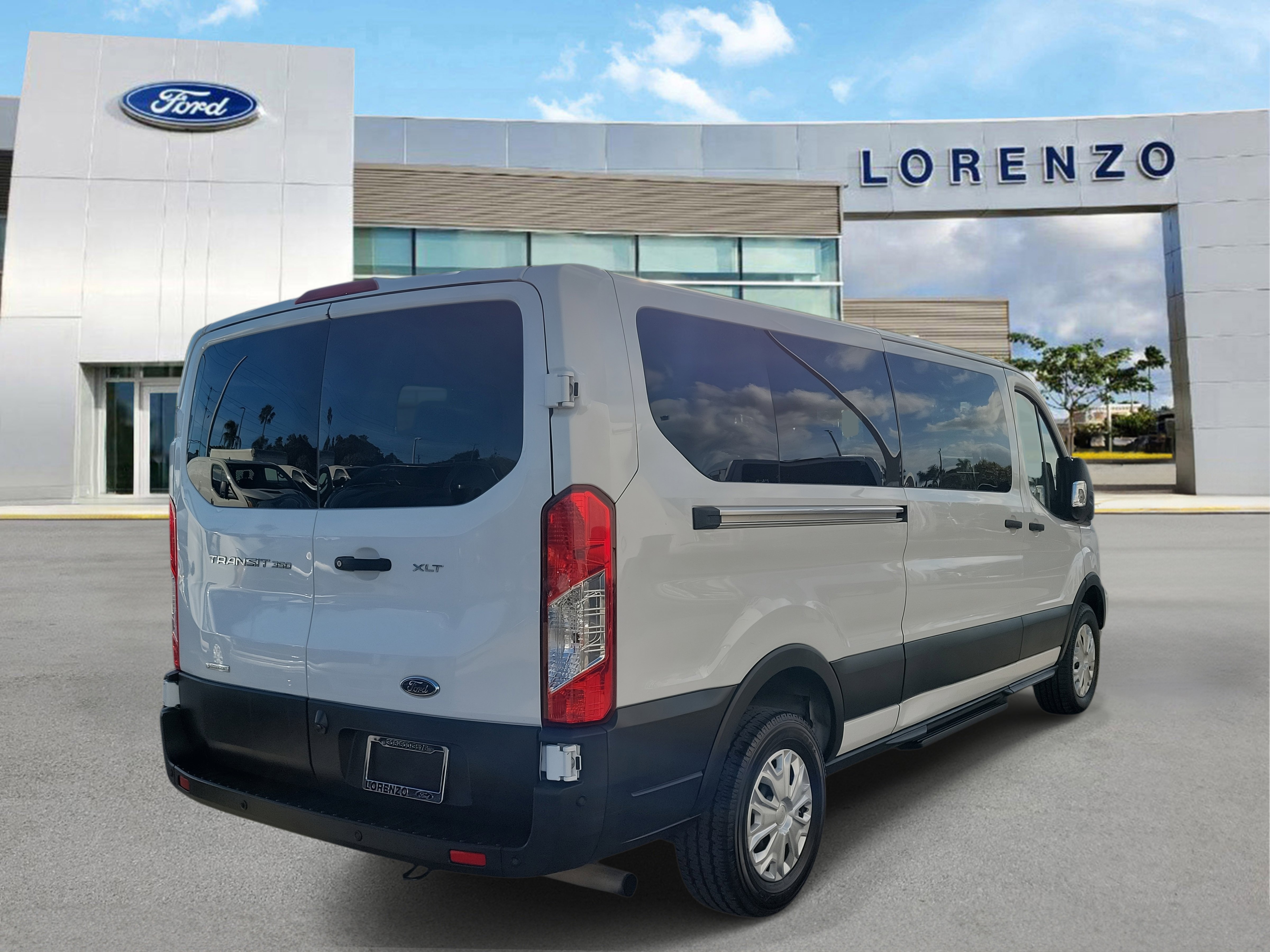 Used 2023 Ford Transit 350 XLT image 5