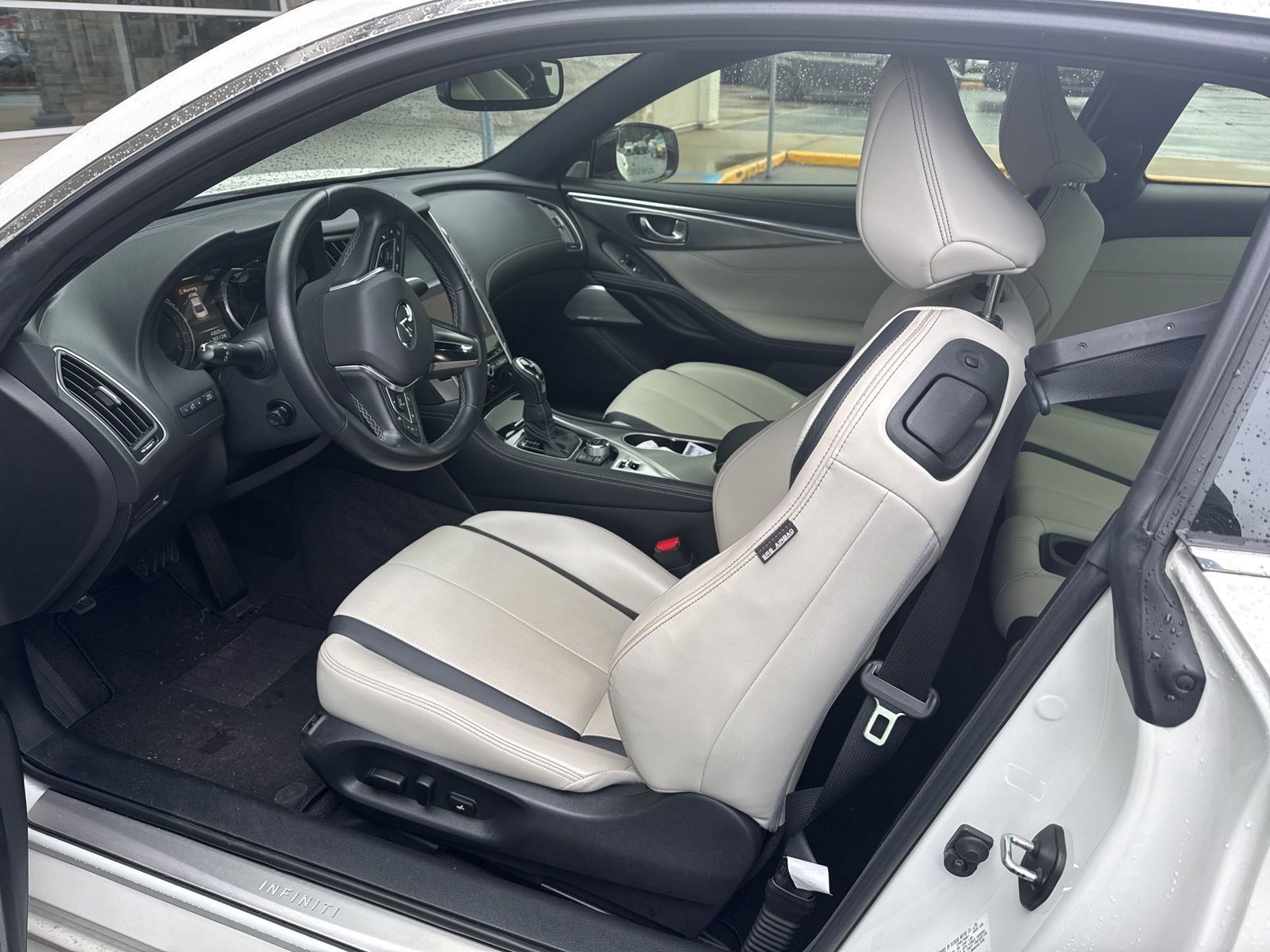 Used 2022 INFINITI Q60 3.0t Luxe w/ Essential Package image 2