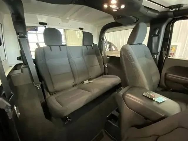 Used 2022 Jeep Wrangler Sport AWD/4WD image 19