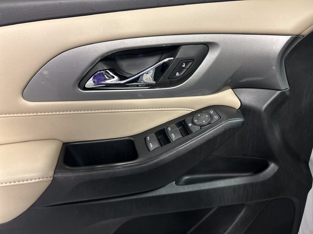 Used 2023 Chevrolet Traverse LS FWD image 13