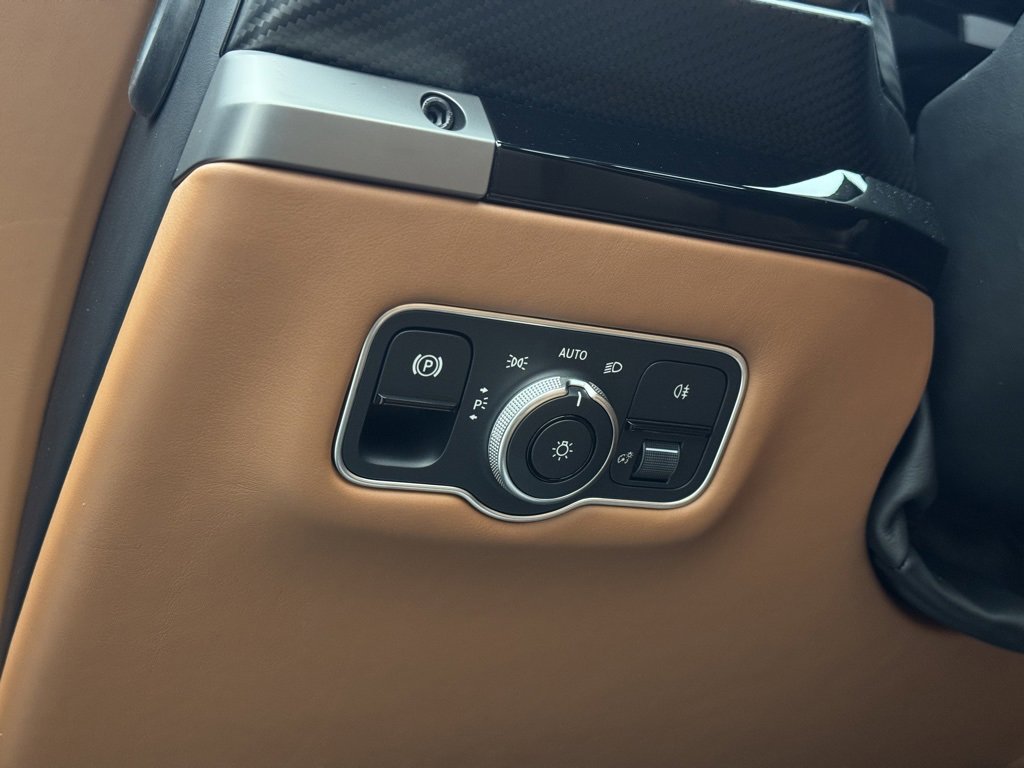 New 2026 Aston Martin V8 Vantage Roadster image 19