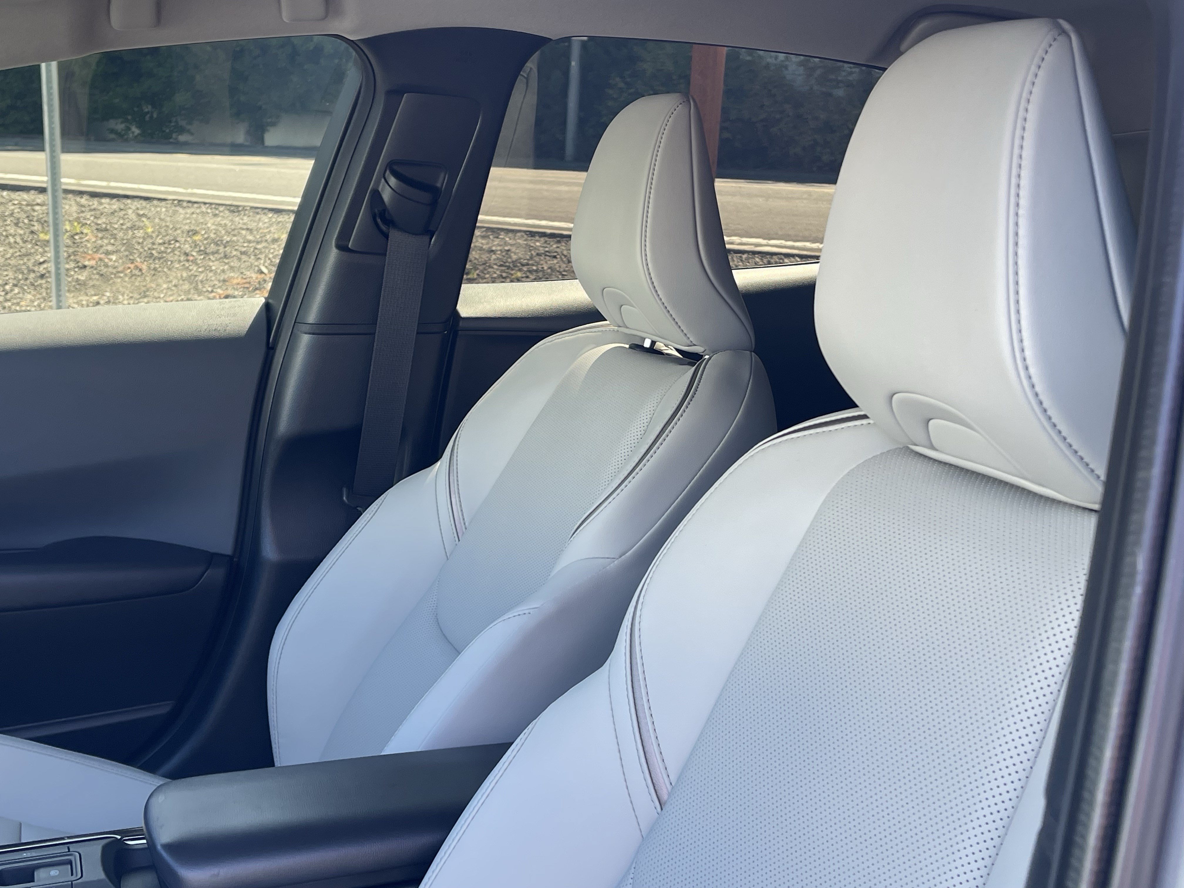 Used 2024 Toyota Prius XLE FWD image 19