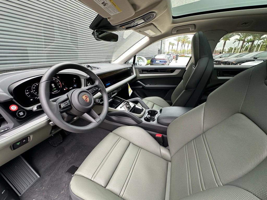 Used 2026 Porsche Cayenne E-Hybrid Coupe AWD/4WD image 4