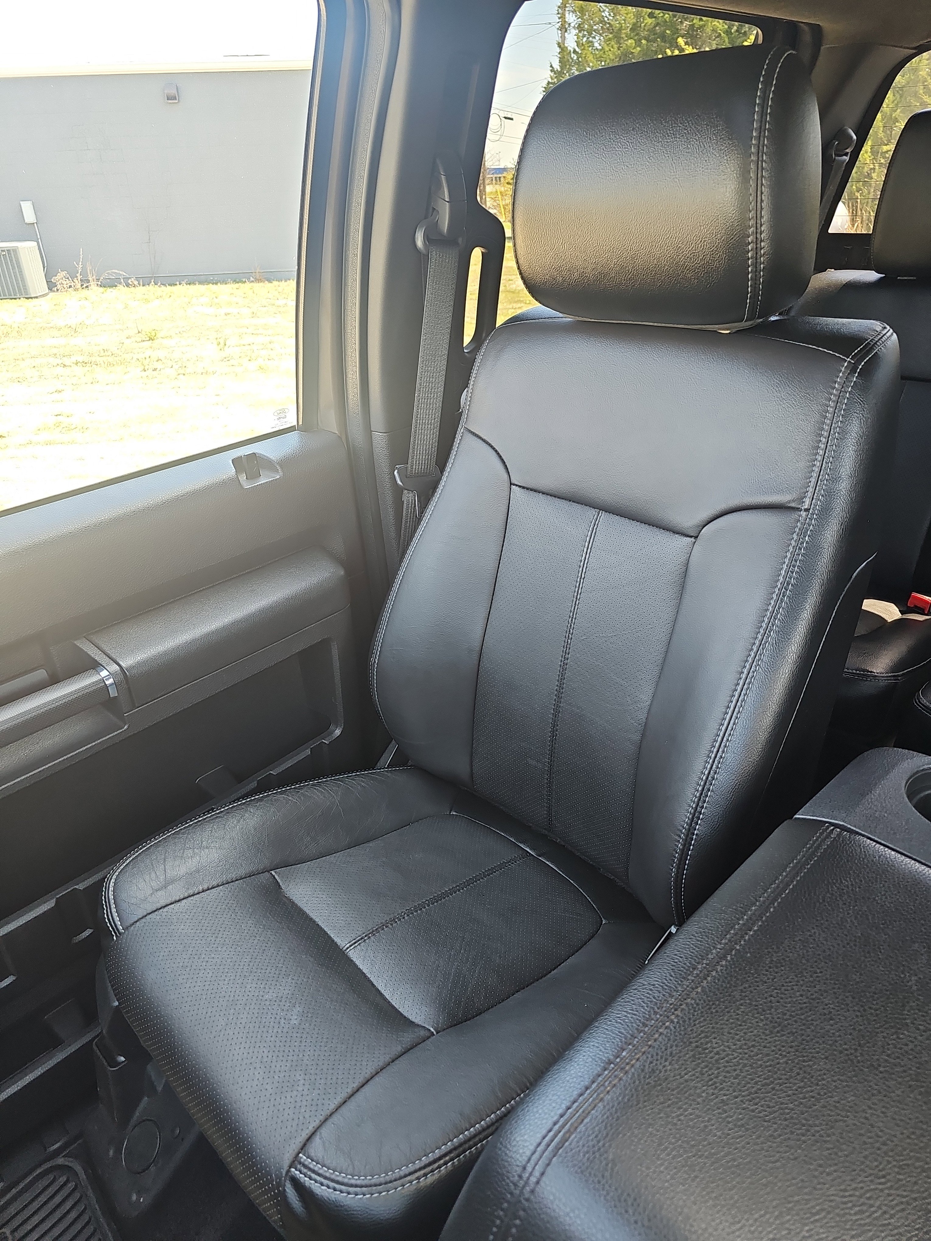 Used 2015 Ford F250 Lariat w/ Lariat Ultimate Package image 33