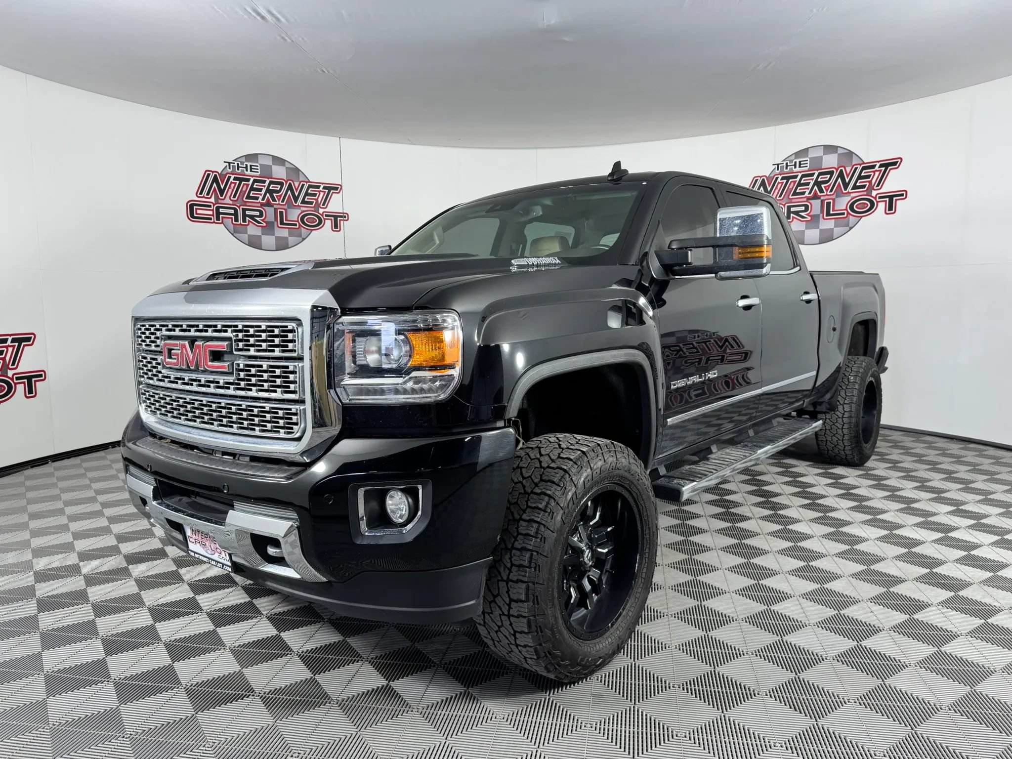 Used 2019 GMC Sierra 2500 Denali w/ Duramax Plus Package AWD/4WD image 3