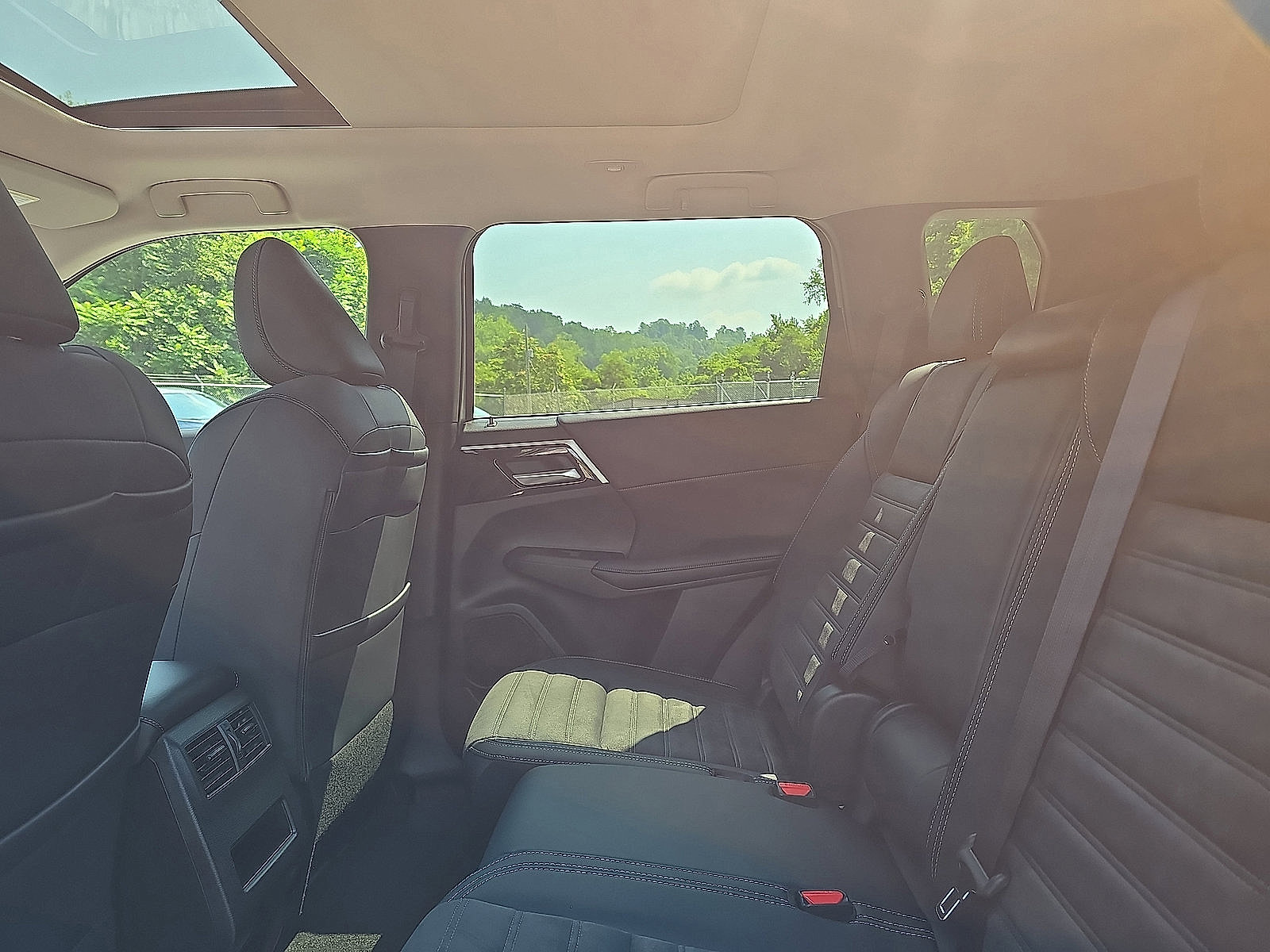 New 2025 Mitsubishi Outlander SE image 25