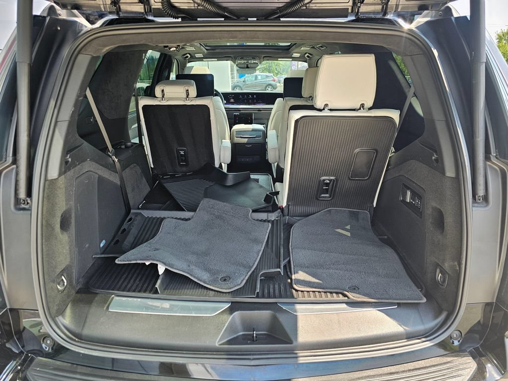 Used 2026 Cadillac Escalade V w/ LPO, Floor Liner Package AWD/4WD image 14