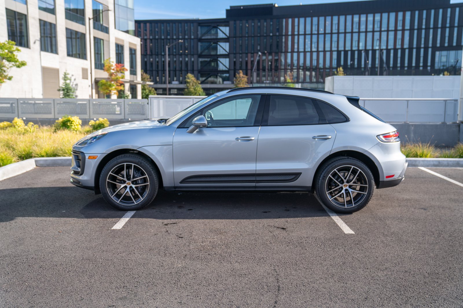 Certified 2026 Porsche Macan AWD/4WD image 2