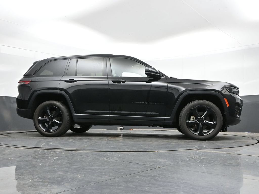 Used 2023 Jeep Grand Cherokee Altitude AWD/4WD image 41