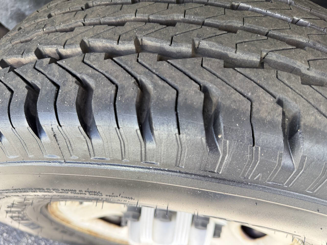 Used 2005 Chevrolet Express 2500 image 27