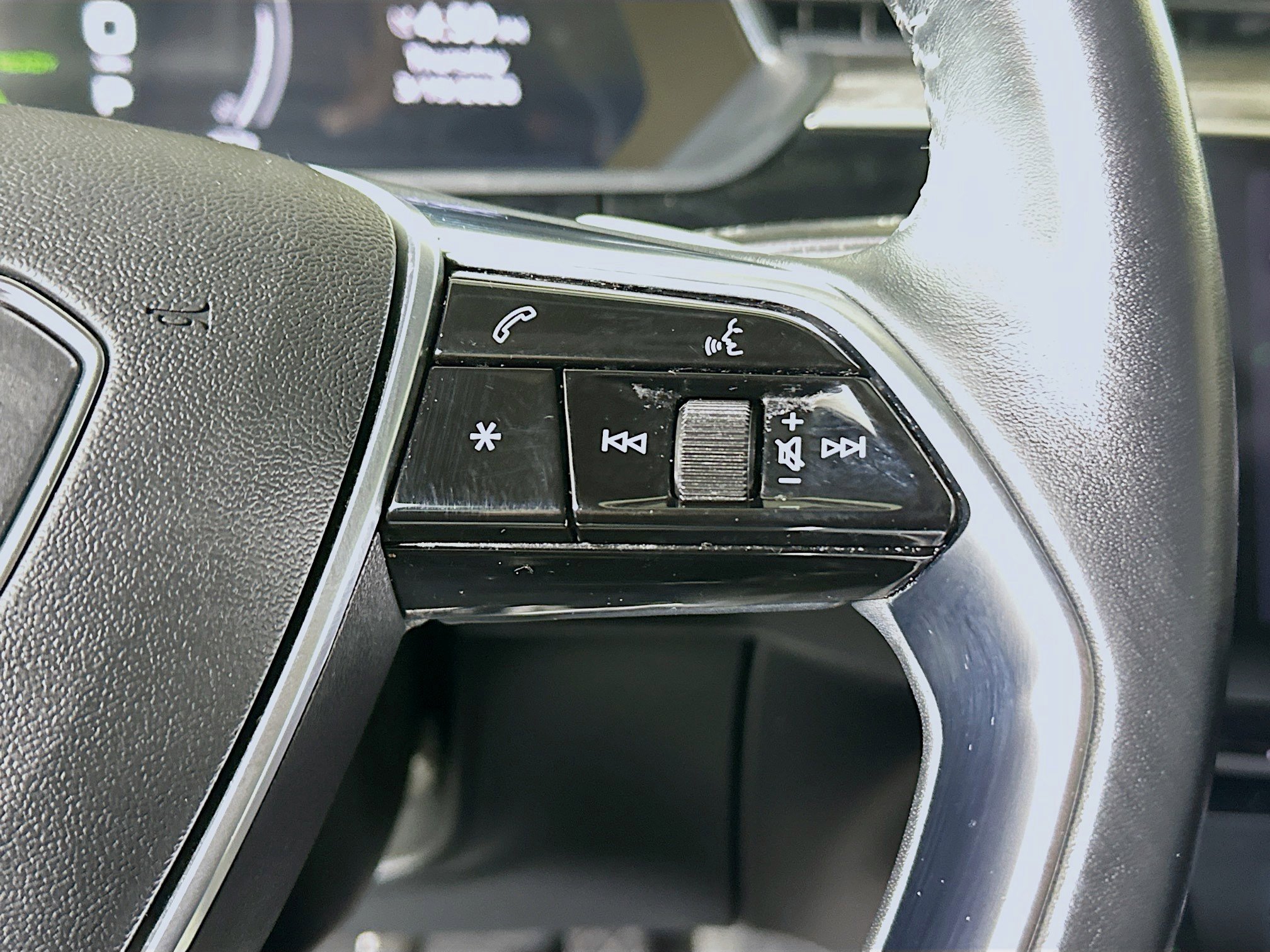 Used 2021 Audi e-tron Premium Plus w/ Premium Plus Package image 17