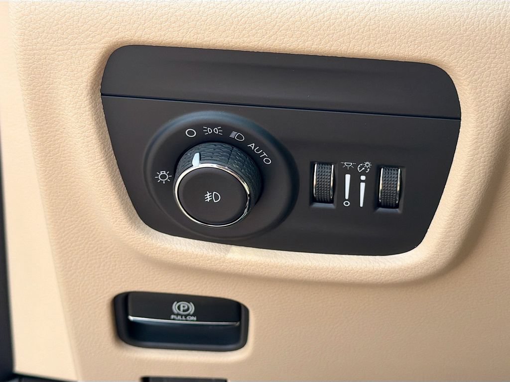 New 2026 Jeep Grand Cherokee L Limited AWD/4WD image 35