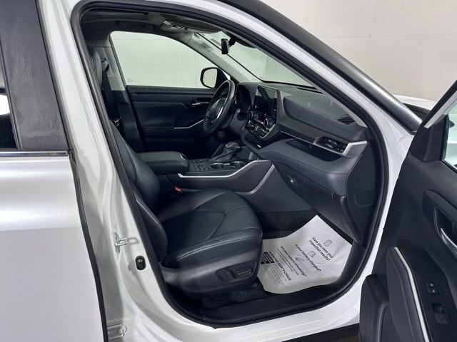 Used 2023 Toyota Highlander XLE image 10