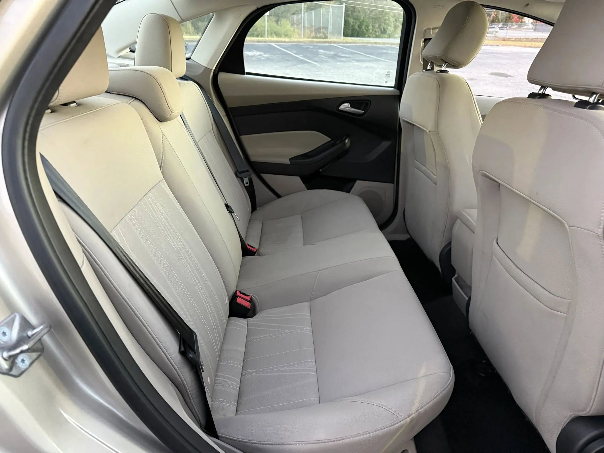 Used 2017 Ford Focus SE w/ Cold Weather Package image 19