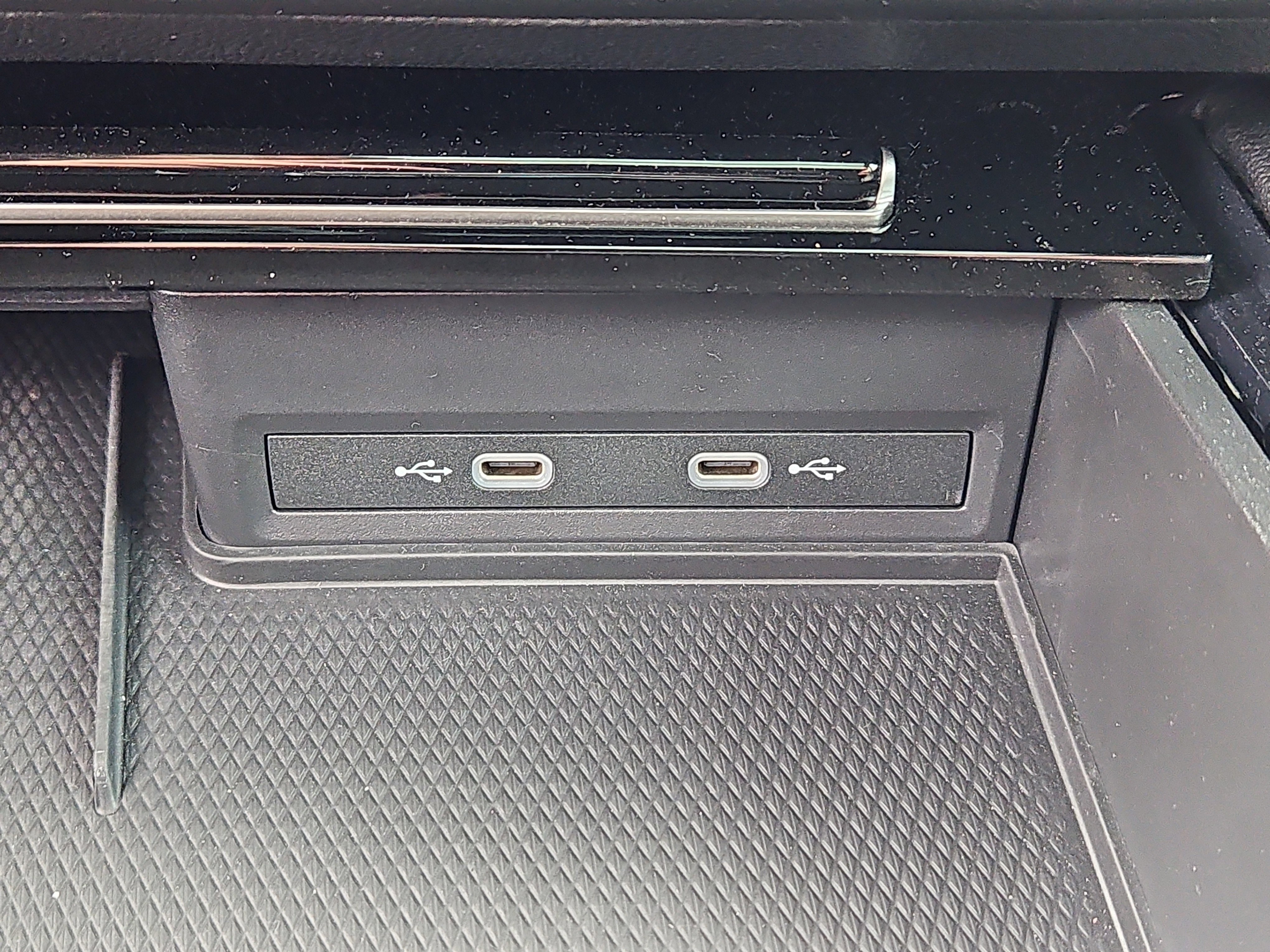 Certified 2025 Volkswagen Atlas SEL Premium R-Line image 13