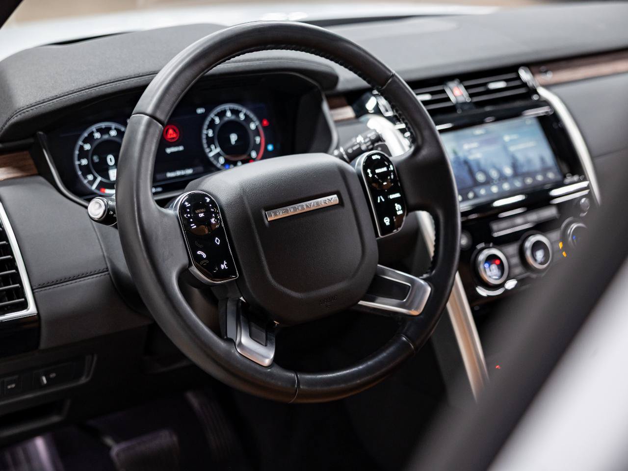 Used 2019 Land Rover Discovery HSE AWD/4WD image 10