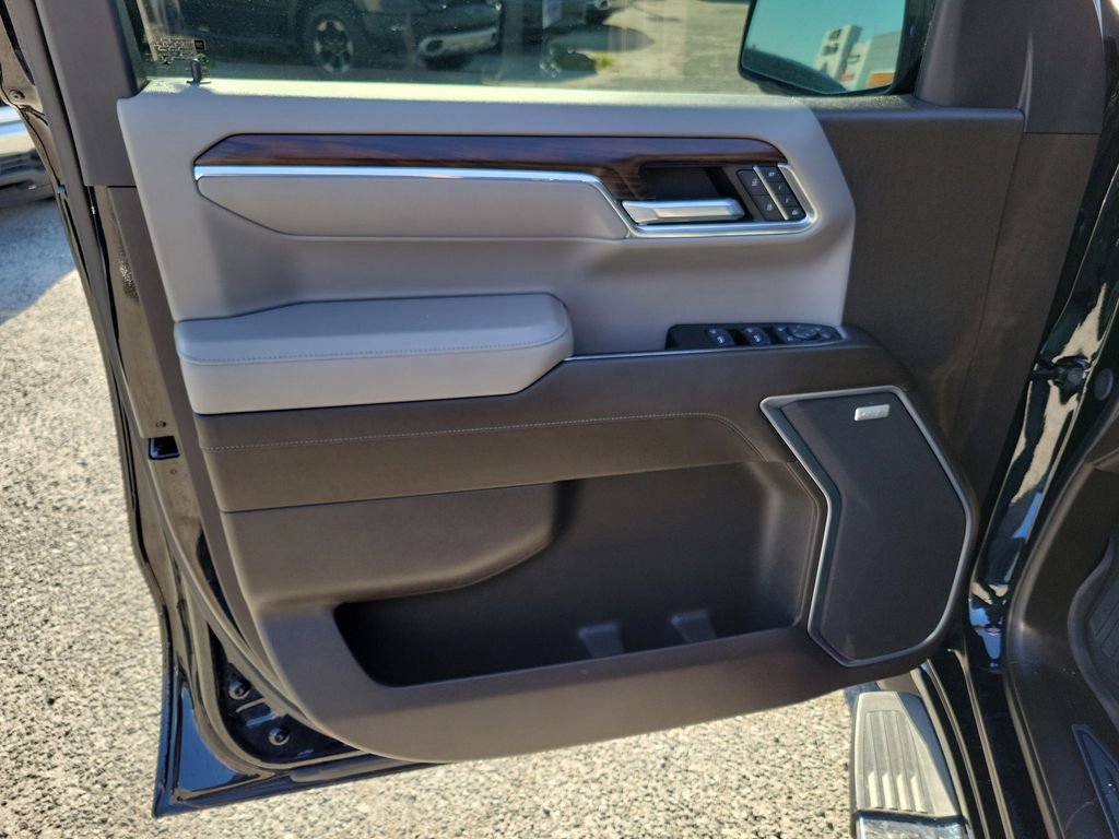 Used 2024 GMC Sierra 1500 SLT w/ SLT Premium Plus Package AWD/4WD image 11