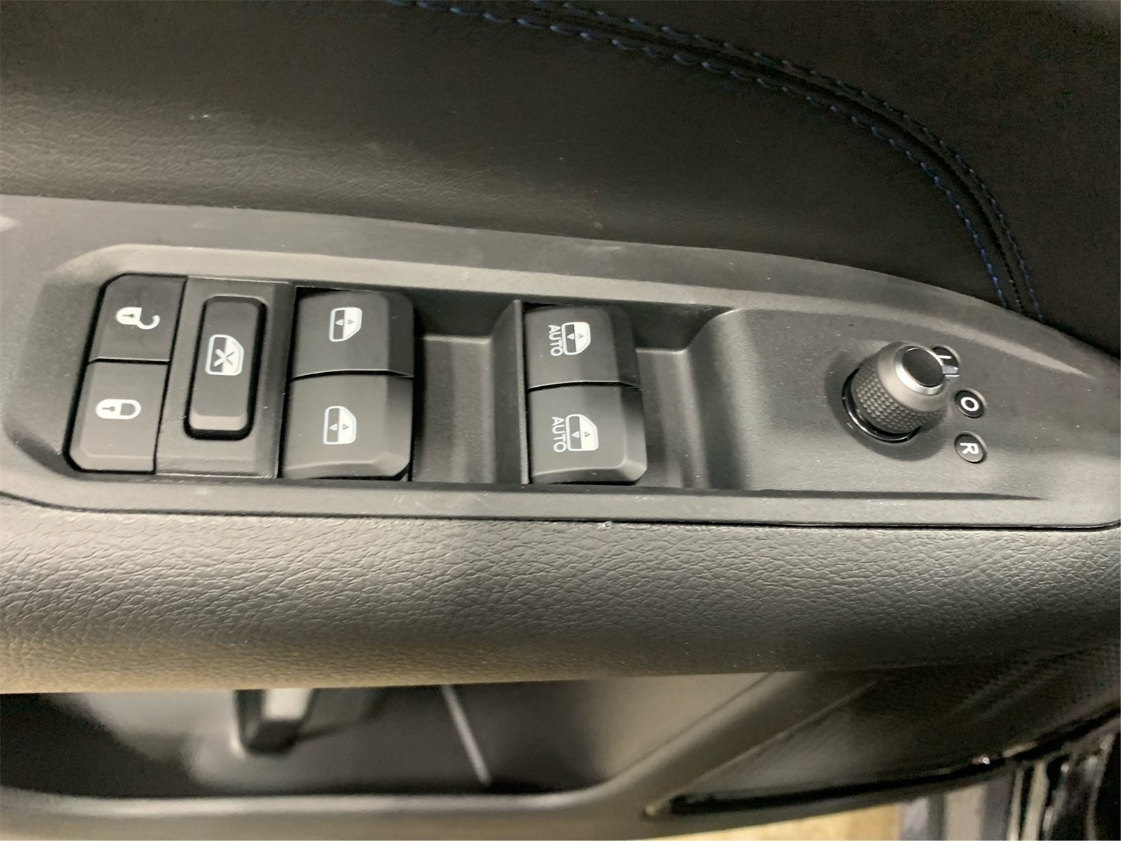 New 2026 Jeep Compass Latitude AWD/4WD image 28