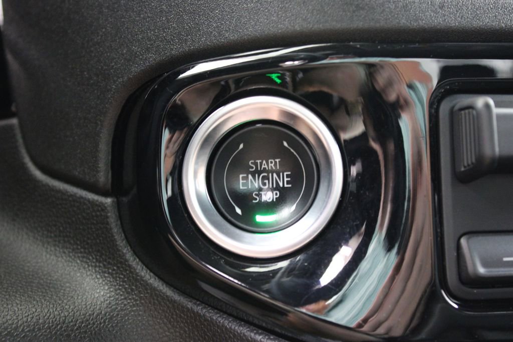 Used 2025 GMC Sierra 1500 SLT AWD/4WD image 12