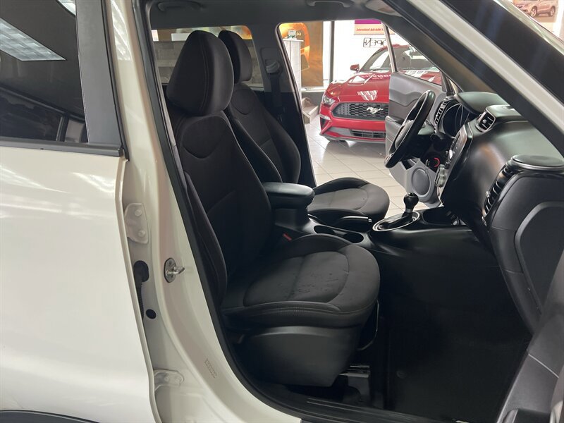 Used 2019 Kia Soul FWD image 22