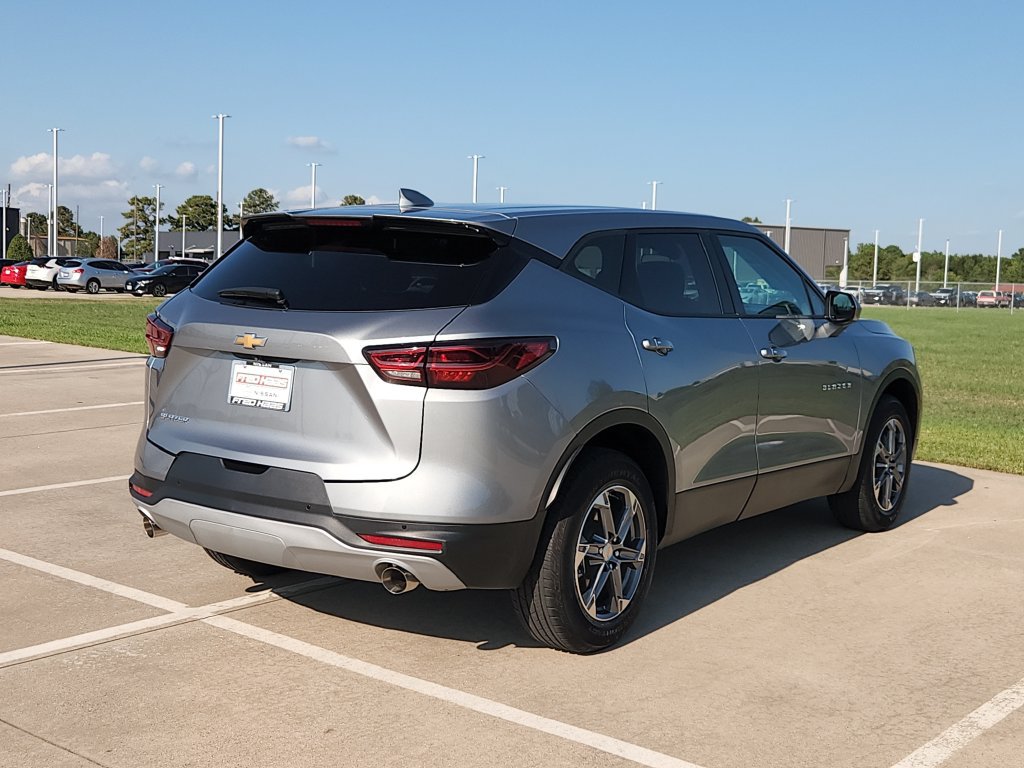 Used 2026 Chevrolet Blazer LT FWD image 5