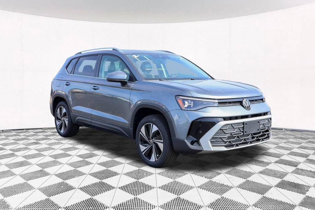 Used 2025 Volkswagen Taos SE image 8