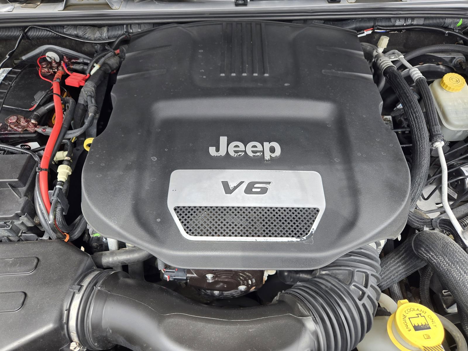 Used 2015 Jeep Wrangler Sport w/ Connectivity Group AWD/4WD image 29