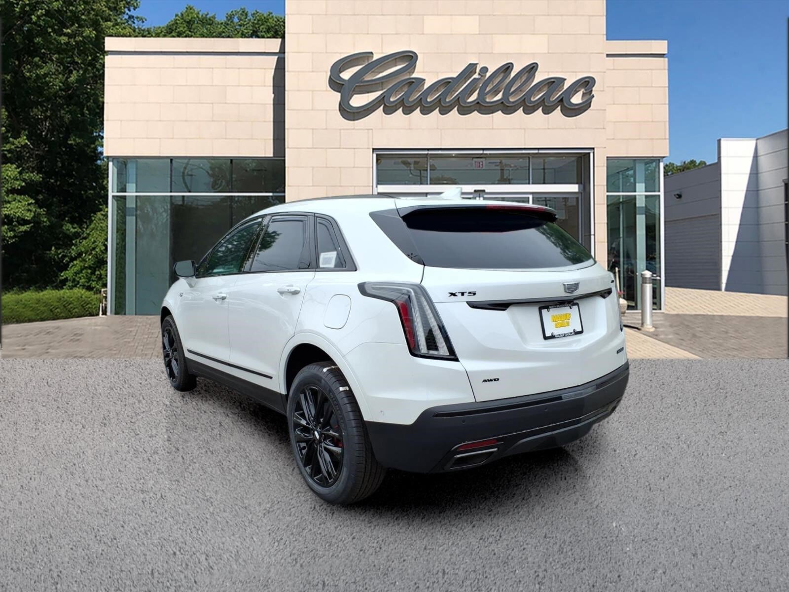 New 2026 Cadillac XT5 Sportv w/ LPO, Onyx Lite Package AWD/4WD image 3