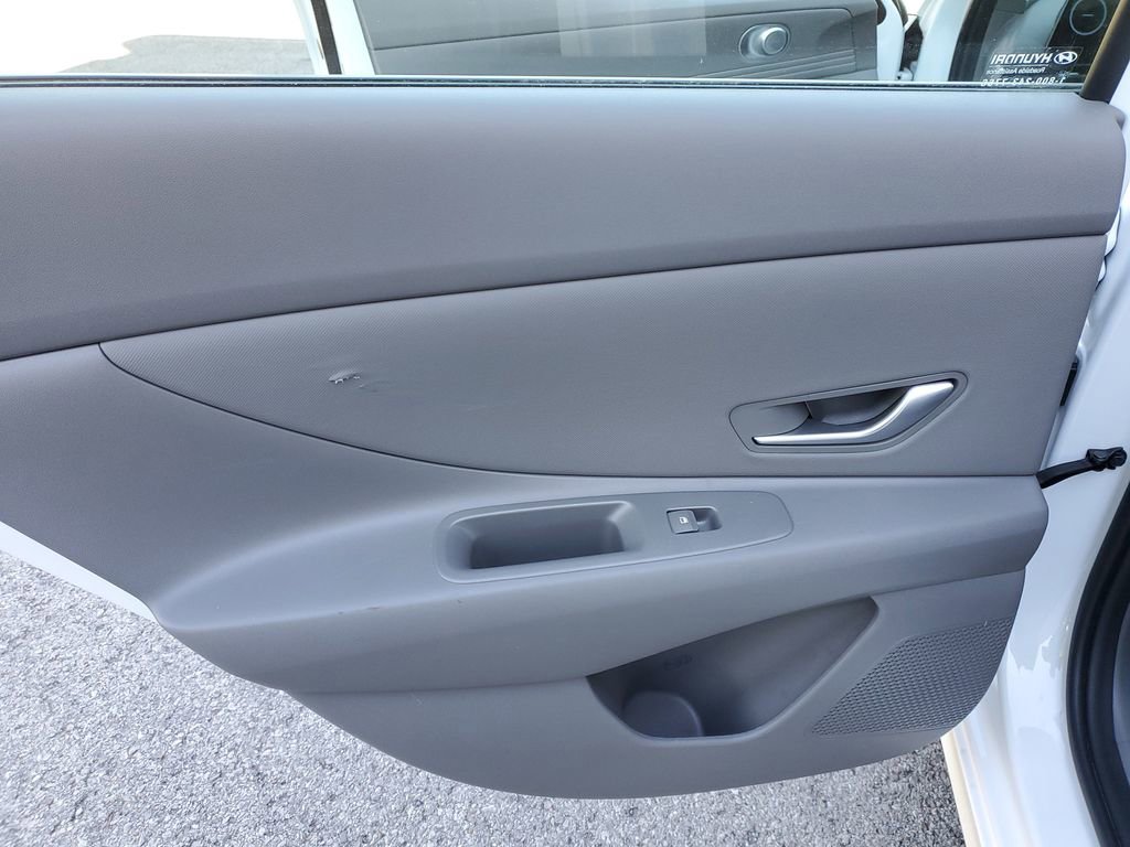 Used 2025 Hyundai Elantra SEL FWD image 8