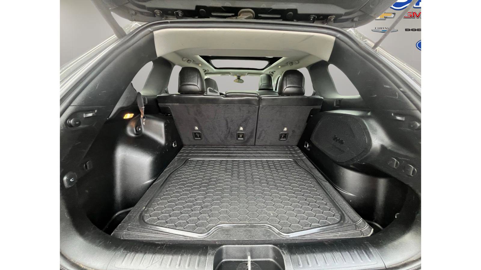 Used 2019 Jeep Cherokee Trailhawk image 39