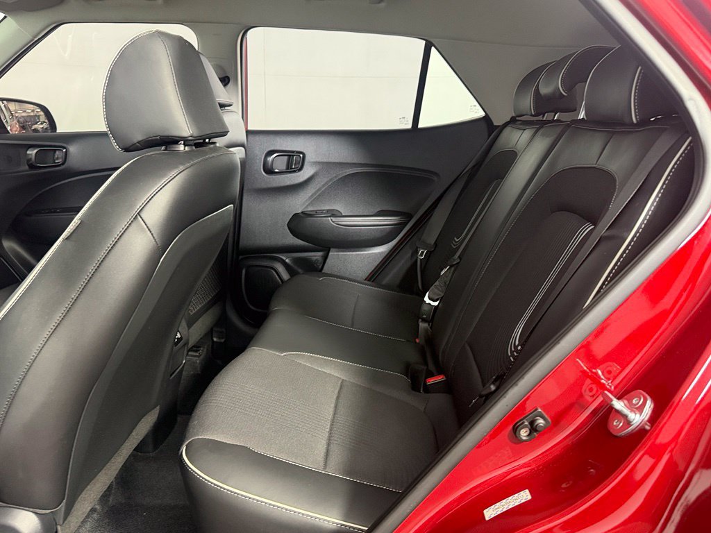 Used 2024 Hyundai Venue Limited FWD image 18