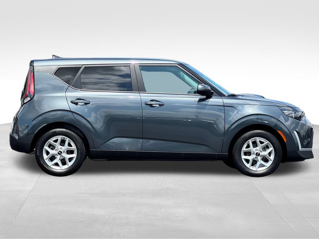 Used 2025 Kia Soul LX w/ LX Technology Package FWD image 8