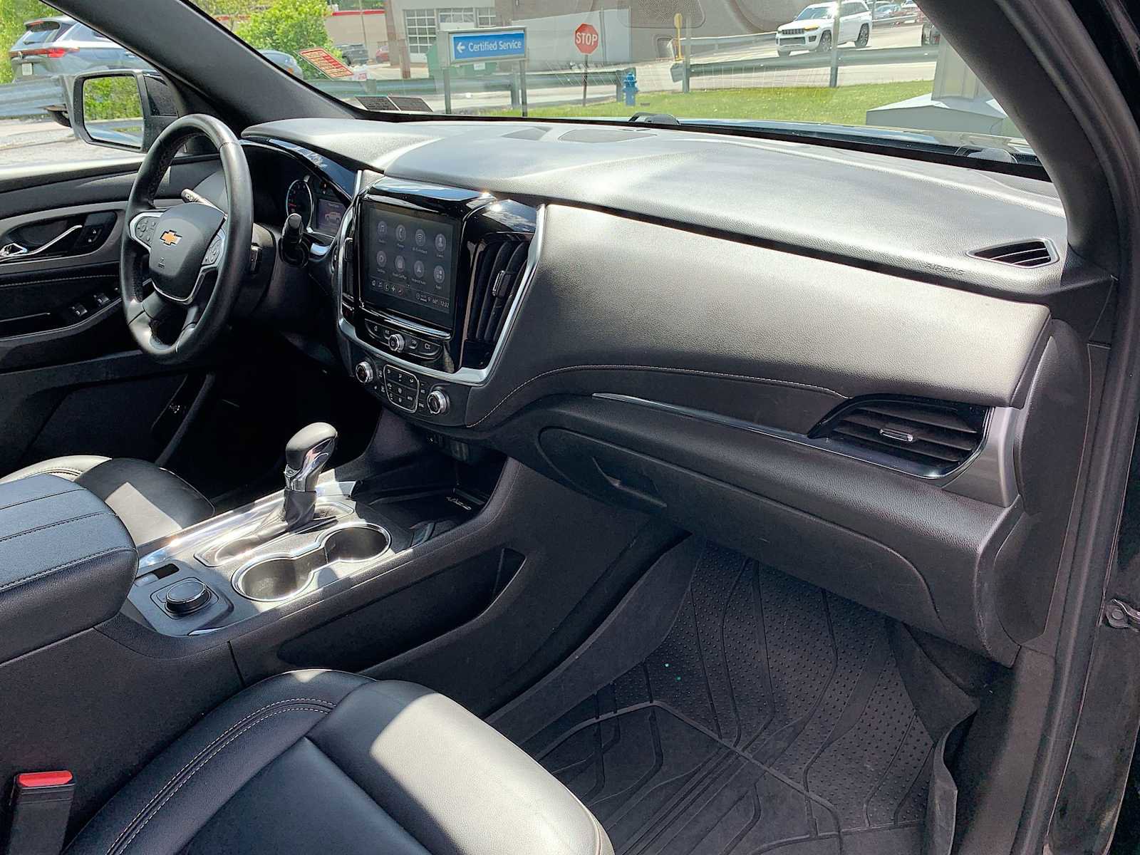 Certified 2023 Chevrolet Traverse LT w/ LPO, Floor Liner Package AWD/4WD image 27