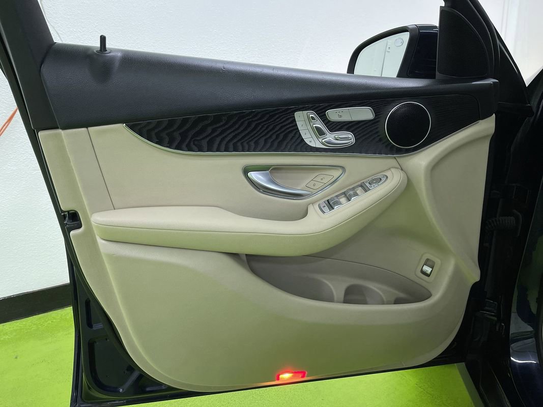 Used 2018 Mercedes-Benz GLC 300 4MATIC image 17