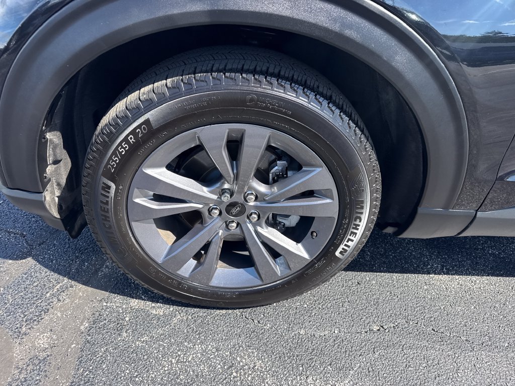Used 2024 Ford Explorer XLT w/ Equipment Group 202A AWD/4WD image 25