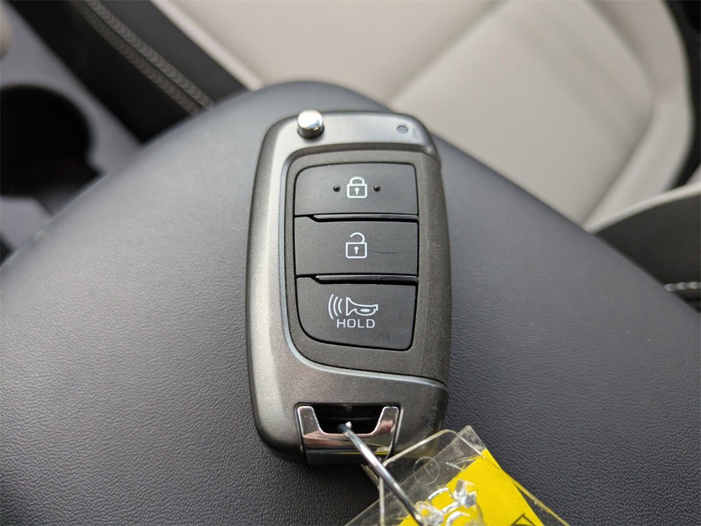 Used 2022 Hyundai Venue SEL image 27