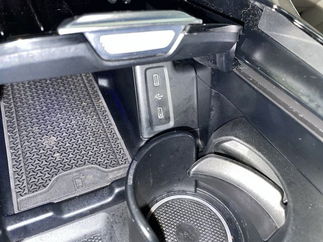 Used 2025 Mercedes-Benz GLC 300 4MATIC image 29