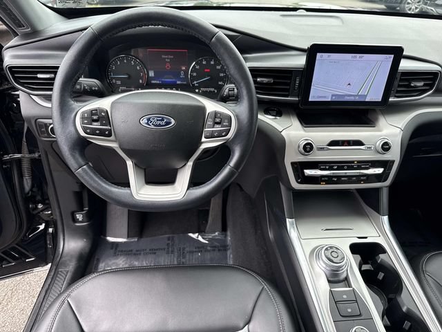 Used 2023 Ford Explorer XLT w/ Equipment Group 202A AWD/4WD image 18