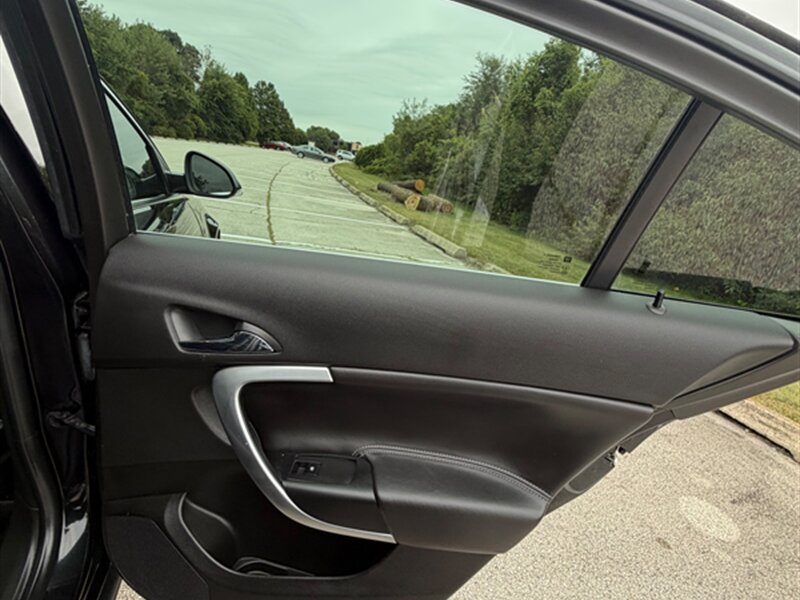 Used 2012 Buick Regal Leather FWD image 24