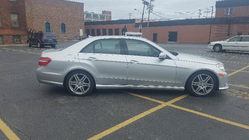 Used 2010 Mercedes-Benz E 350 4MATIC Sedan image 3