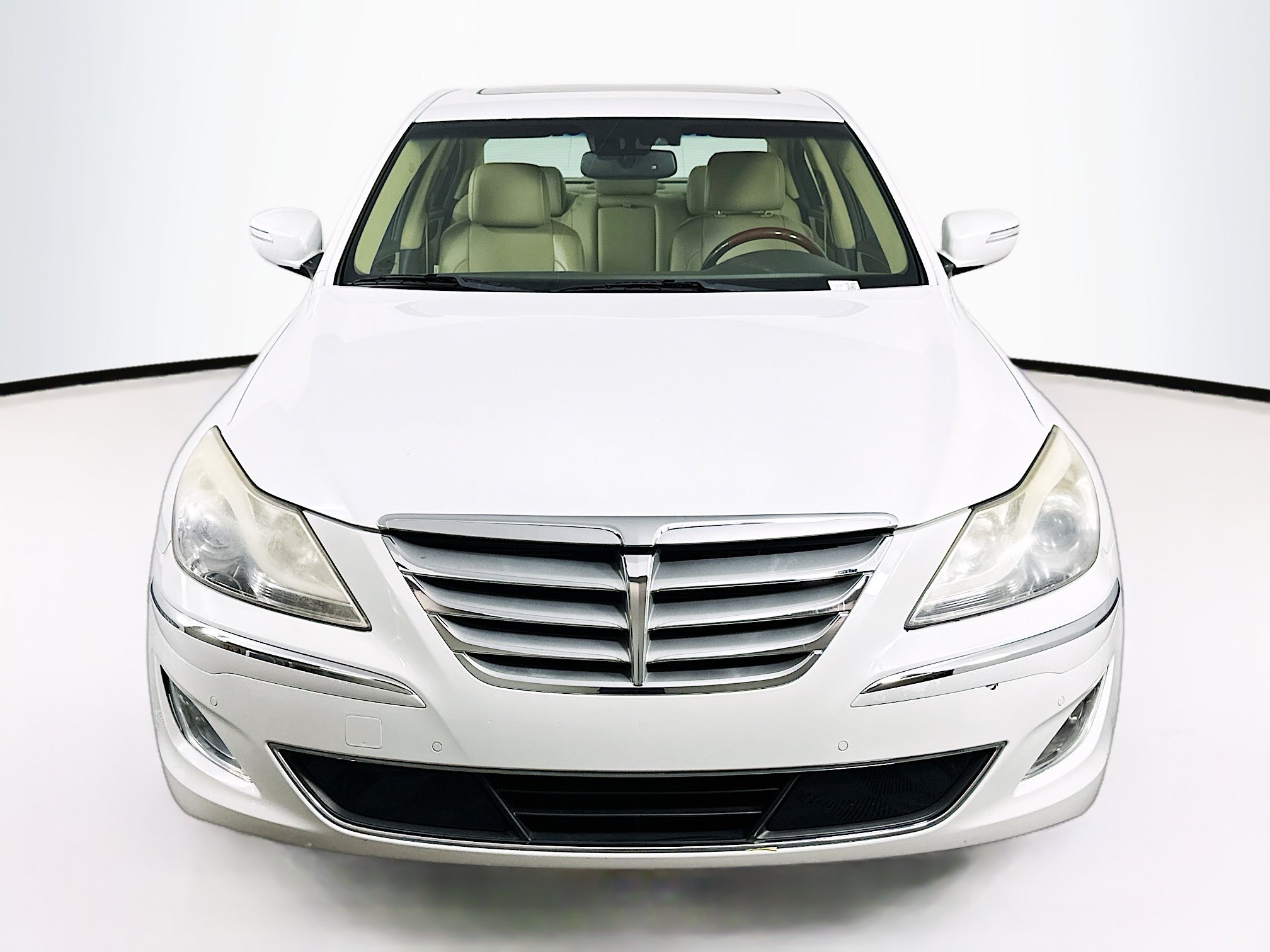 Used 2012 Hyundai Genesis 4.6 RWD image 2