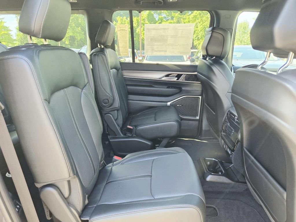 New 2026 Jeep Grand Wagoneer Limited w/ Convenience Group I AWD/4WD image 19
