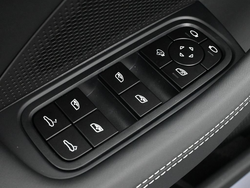 Certified 2026 Porsche Panamera image 18