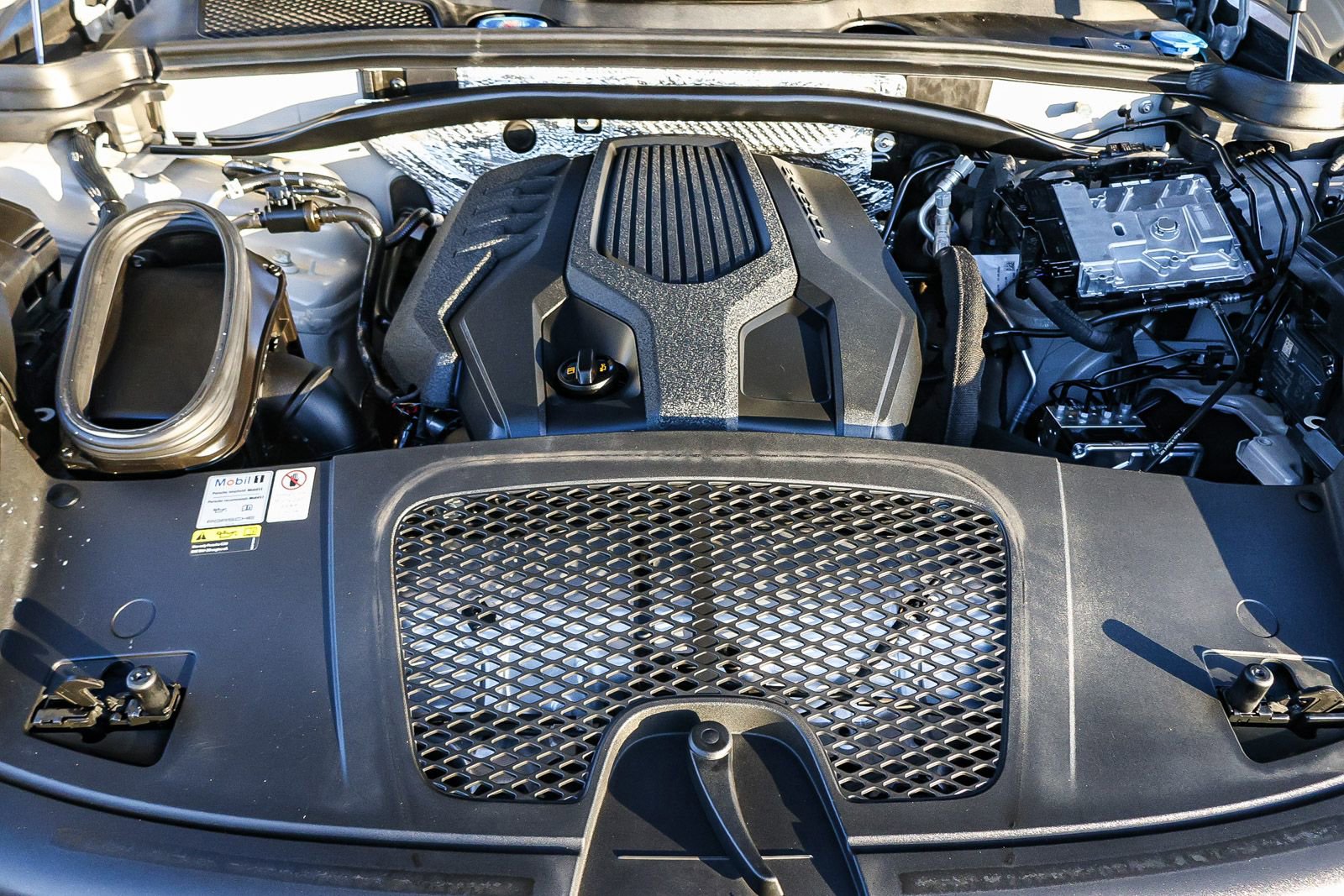 Used 2022 Porsche Macan Base image 37