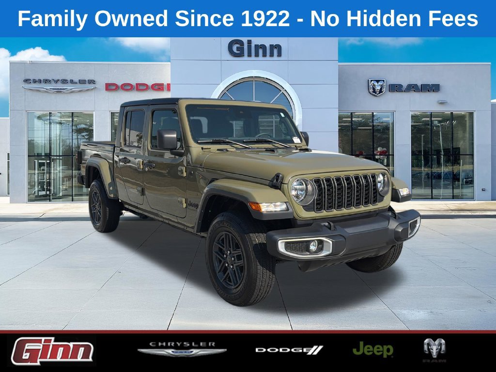 Used 2025 Jeep Gladiator Sport AWD/4WD image 1
