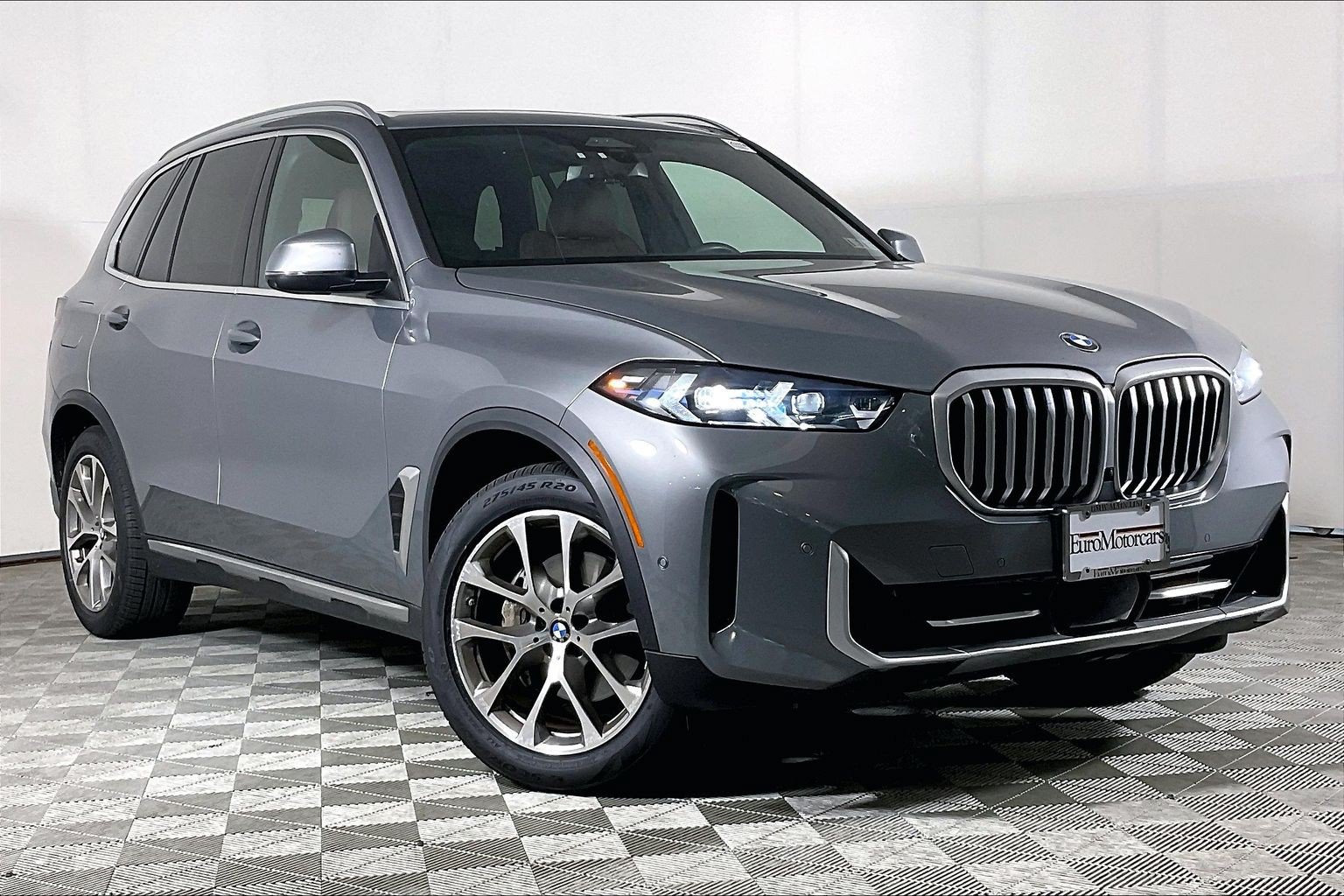 Used 2024 BMW X5 xDrive40i w/ Premium Package AWD/4WD image 2